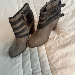 Stylish Tan and Black Women's Ankle Boots